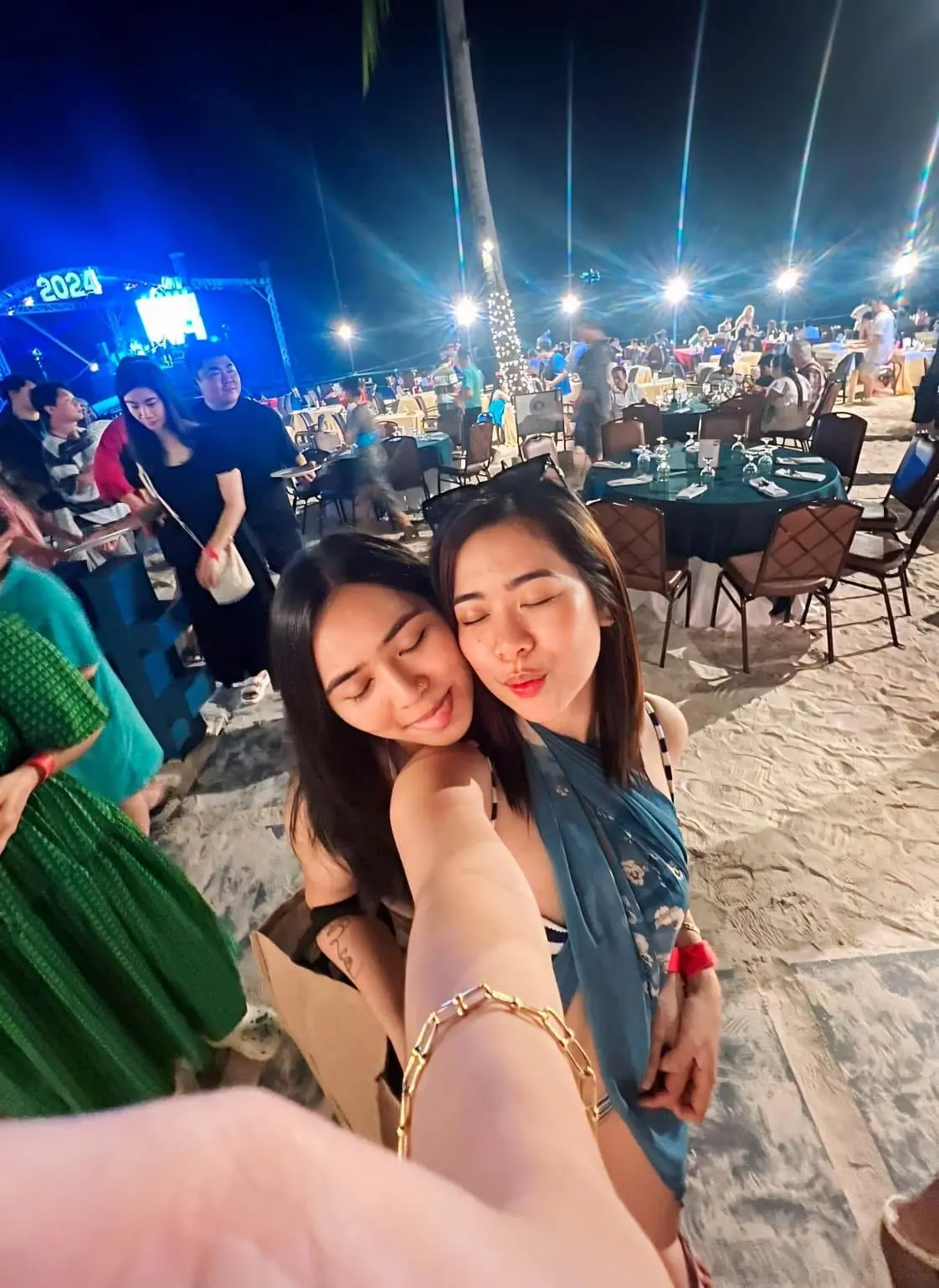 Anne and Vhen at a concert