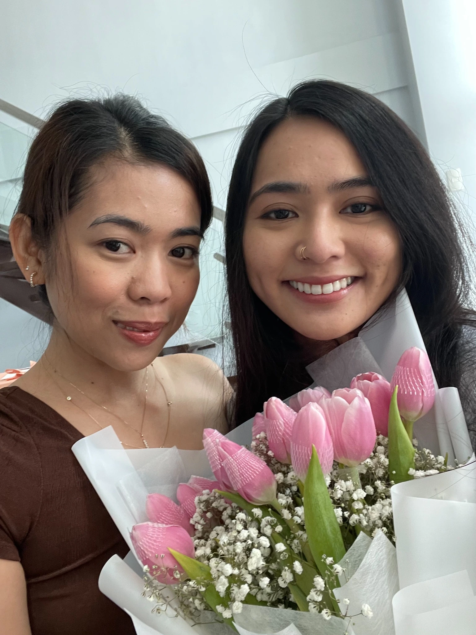 Anne and Vhen with pink tulips