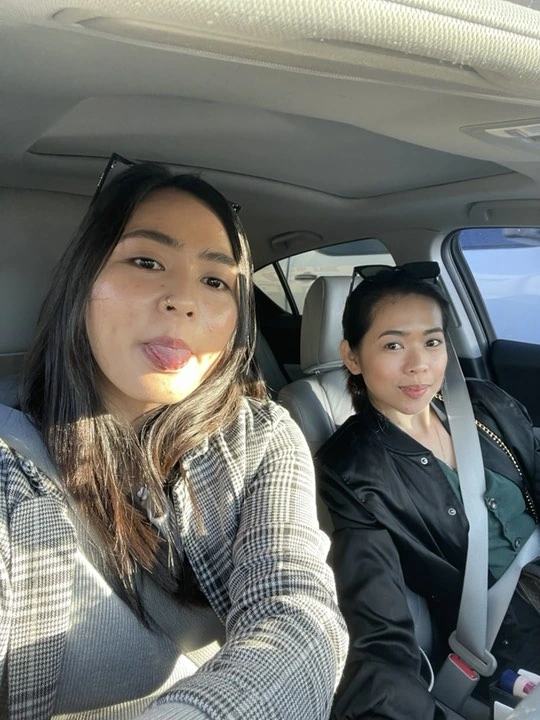 Anne and Vhen together in the car